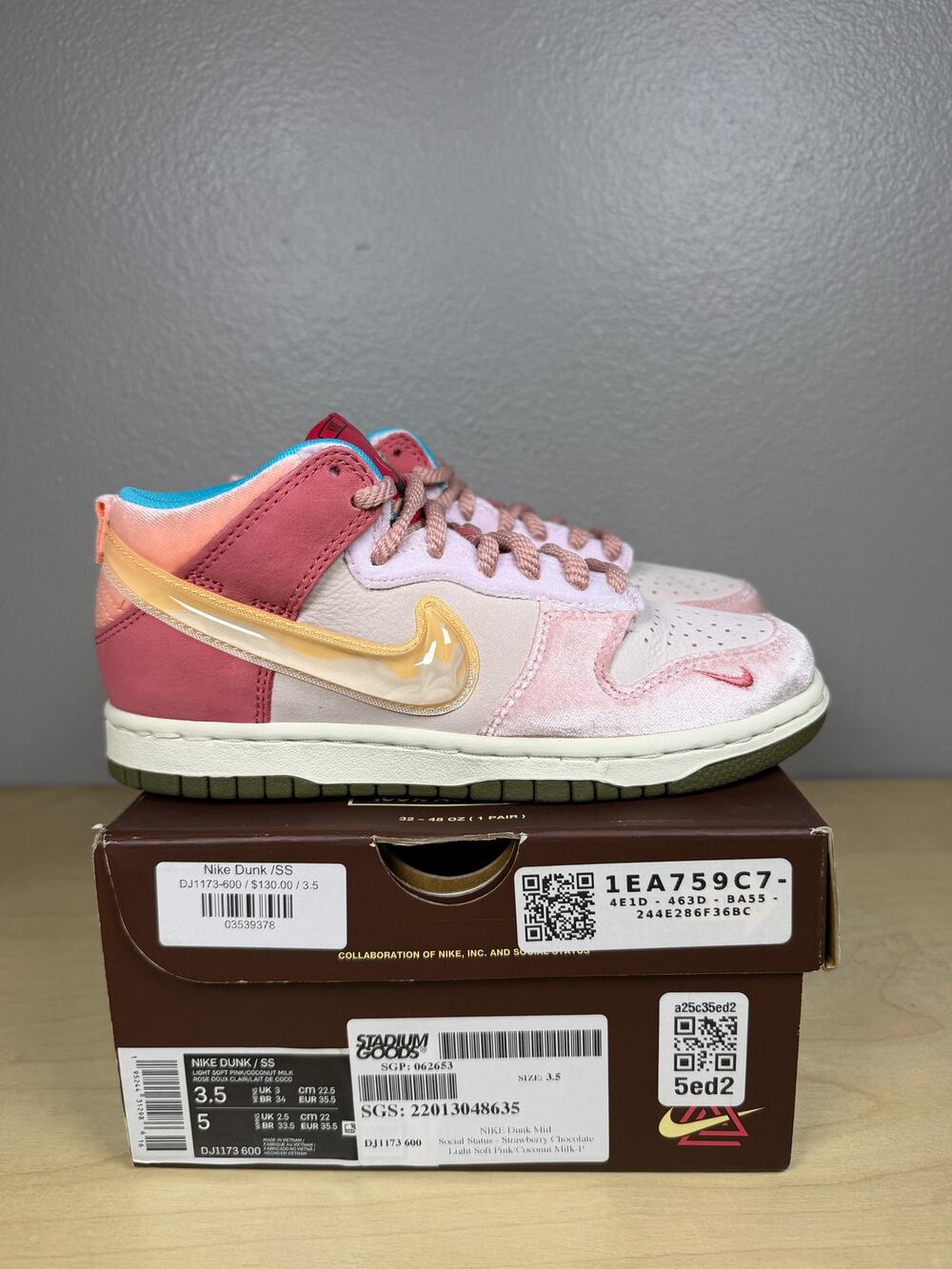 Social Status x Nike Dunk Mid Strawberry Milk Men’s 3.5 / WMNS 5 New